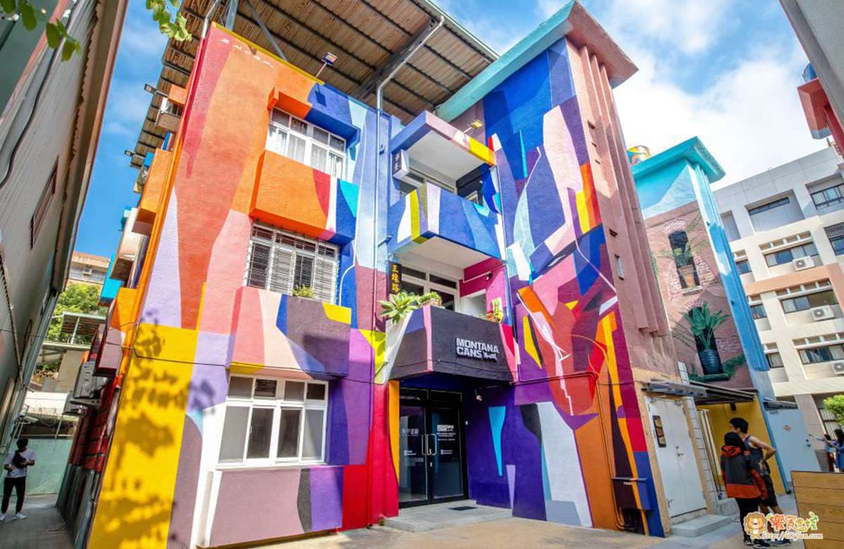 超好拍新景點,屏東變歐洲小鎮啦,3D立體彩繪建築裡有怪獸、鋼彈模型 超好拍新景點,屏東變歐洲小鎮啦,3D立體彩繪建築裡有怪獸、鋼彈模型