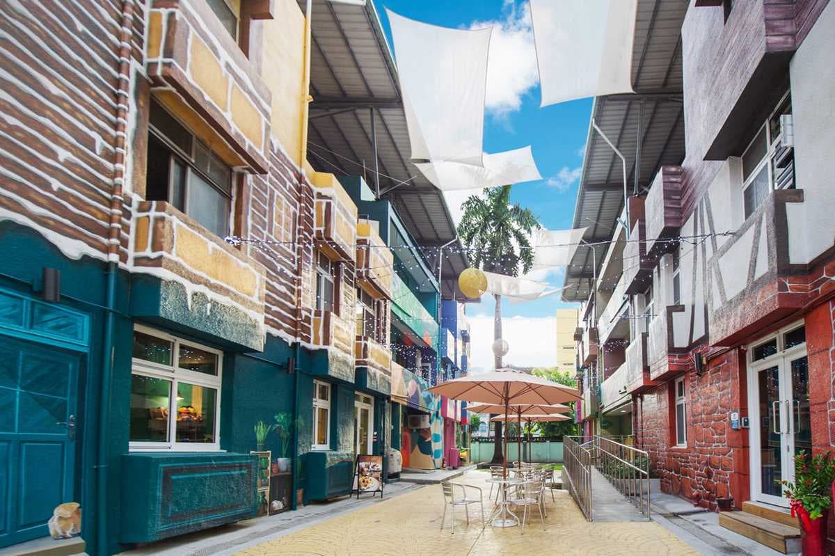 超好拍新景點,屏東變歐洲小鎮啦,3D立體彩繪建築裡有怪獸、鋼彈模型 超好拍新景點,屏東變歐洲小鎮啦,3D立體彩繪建築裡有怪獸、鋼彈模型