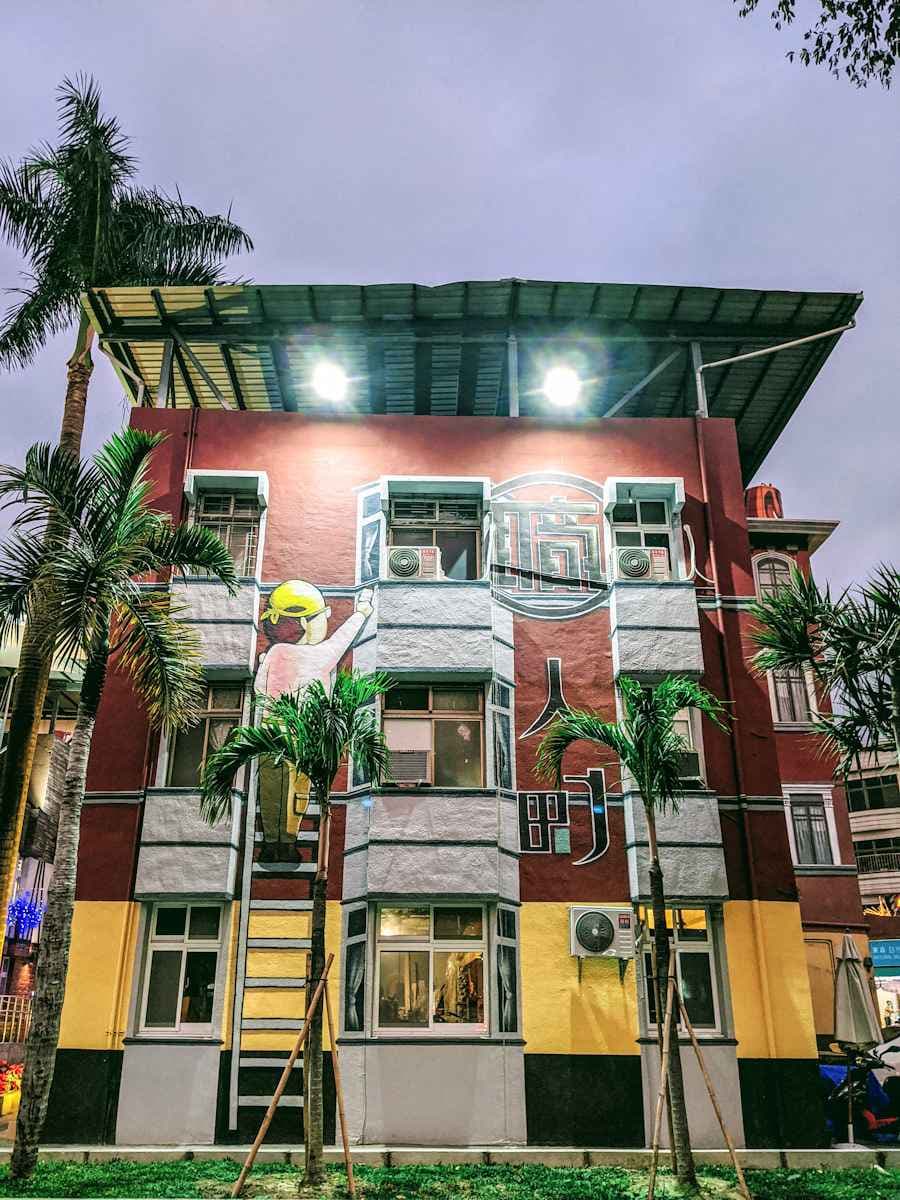超好拍新景點,屏東變歐洲小鎮啦,3D立體彩繪建築裡有怪獸、鋼彈模型 超好拍新景點,屏東變歐洲小鎮啦,3D立體彩繪建築裡有怪獸、鋼彈模型