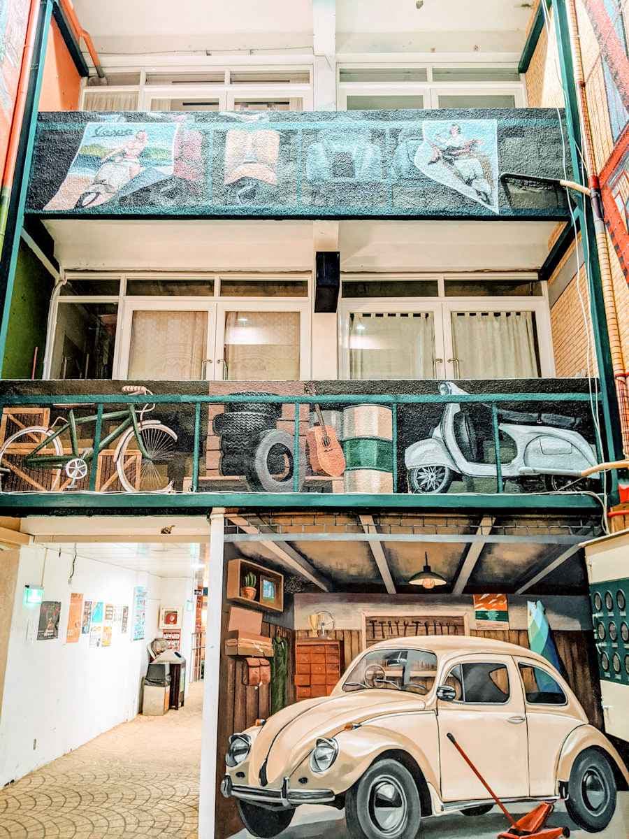 超好拍新景點,屏東變歐洲小鎮啦,3D立體彩繪建築裡有怪獸、鋼彈模型 超好拍新景點,屏東變歐洲小鎮啦,3D立體彩繪建築裡有怪獸、鋼彈模型