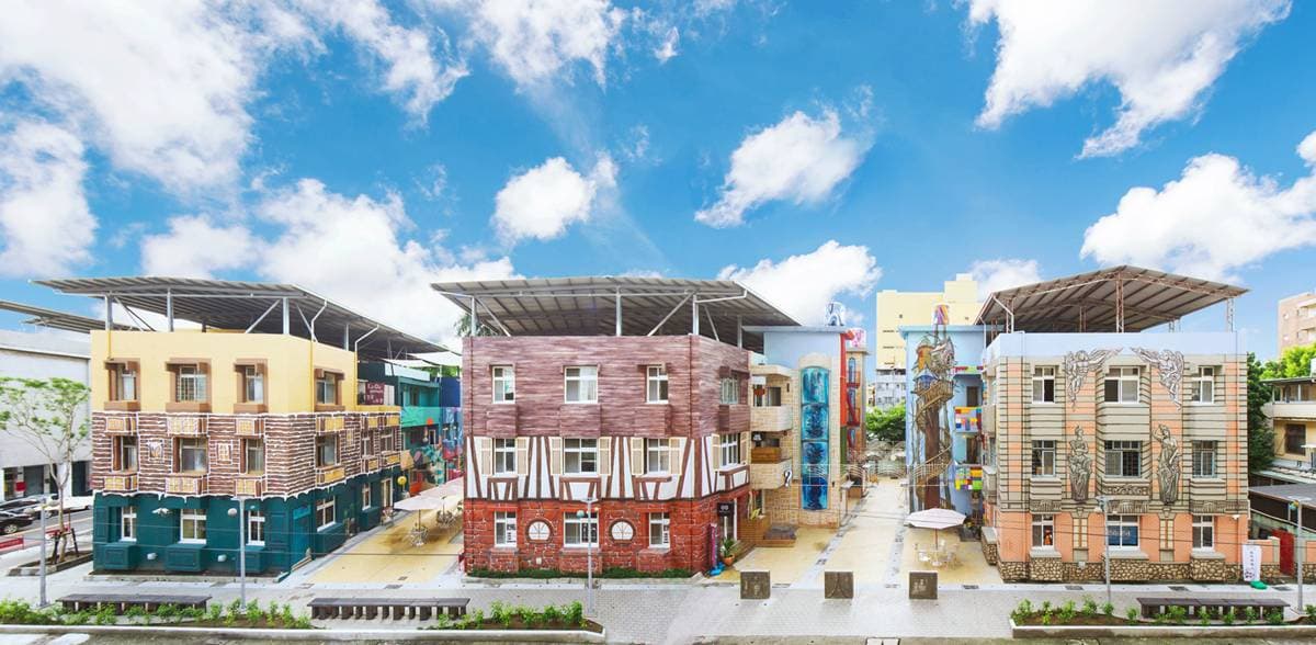 超好拍新景點,屏東變歐洲小鎮啦,3D立體彩繪建築裡有怪獸、鋼彈模型 超好拍新景點,屏東變歐洲小鎮啦,3D立體彩繪建築裡有怪獸、鋼彈模型