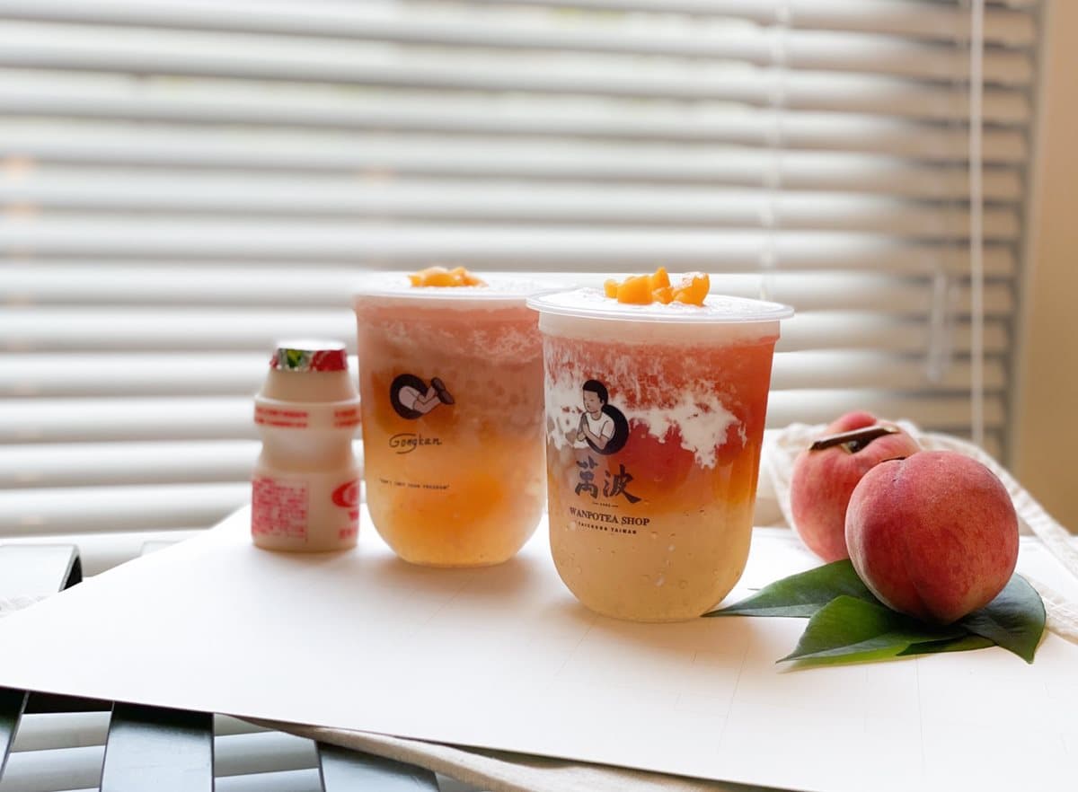 快跟上!這3間推「水蜜桃飲料」:萬波島嶼「金桃甘露」、TEA TOP「芒泥芝芝」 快跟上!這3間推「水蜜桃飲料」:萬波島嶼「金桃甘露」、TEA TOP「芒泥芝芝」