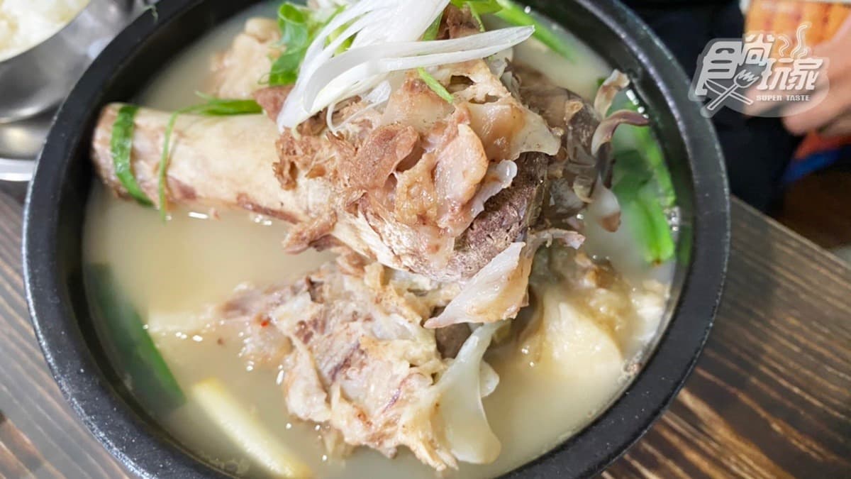 釜山美食高雄吃得到!「血腸豬肉湯飯」必加蝦醬,「大骨肉套餐」輕輕一剝骨肉分離