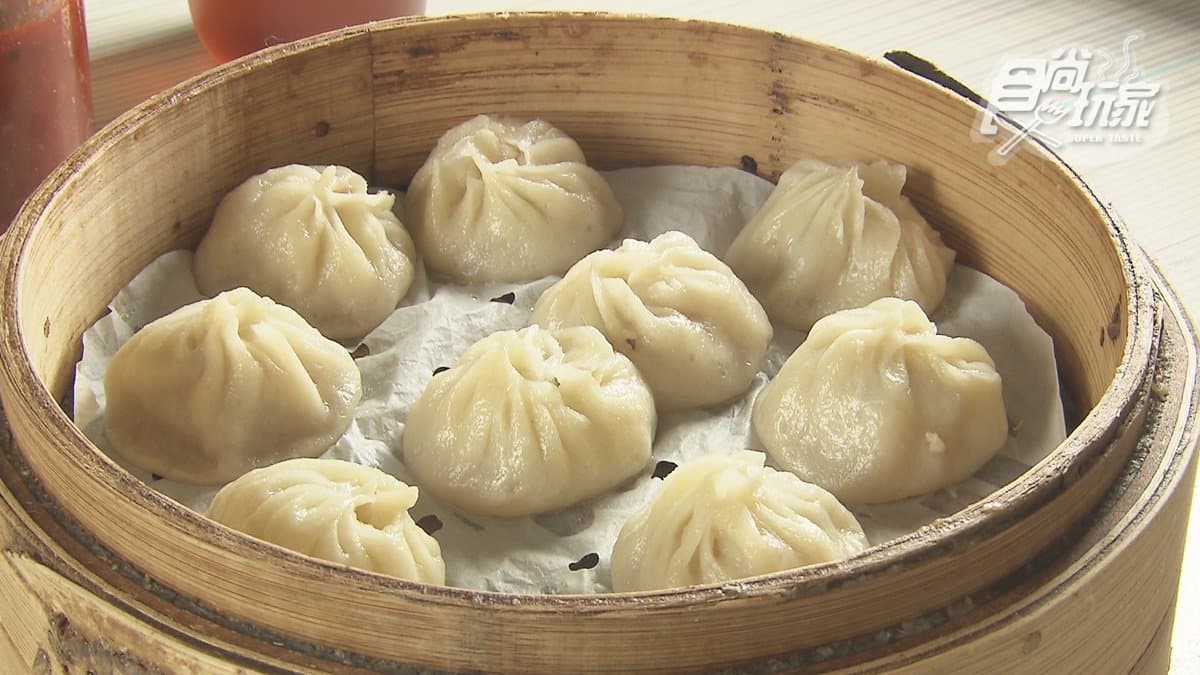 連外國觀光客也愛!高雄老字號小籠湯包超唰嘴,配大腸豬血湯100元有找