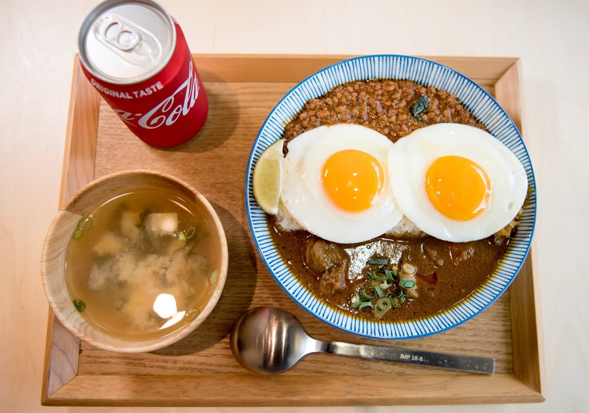 【食尚首播】這家咖哩手炒6小時好夠味!打拋豬+太陽蛋網美風超好拍 【食尚首播】這家咖哩手炒6小時好夠味!打拋豬+太陽蛋網美風超好拍