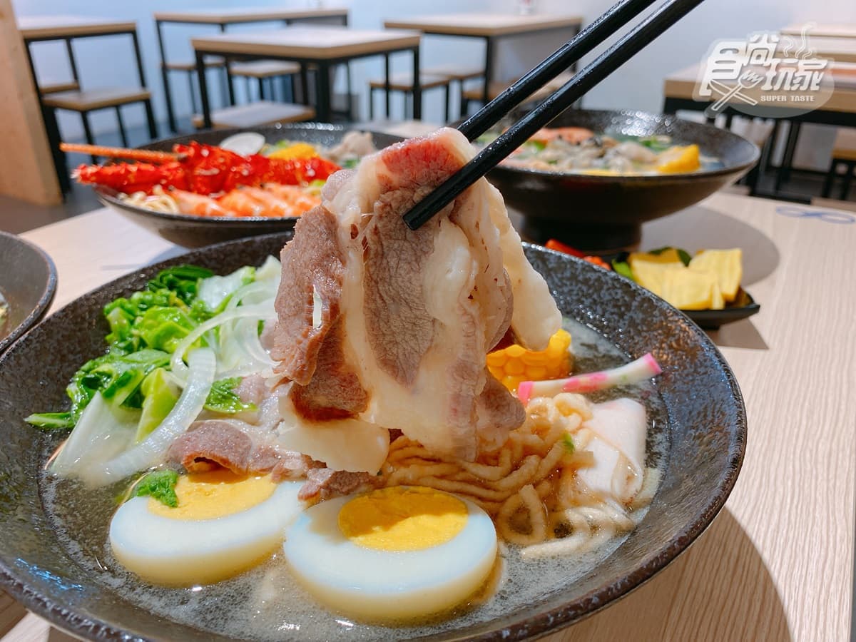 超狂「Buffet等級」鍋燒意麵!整隻龍蝦放進去、生食級牡蠣、超大天使紅蝦 超狂「Buffet等級」鍋燒意麵!整隻龍蝦放進去、生食級牡蠣、超大天使紅蝦