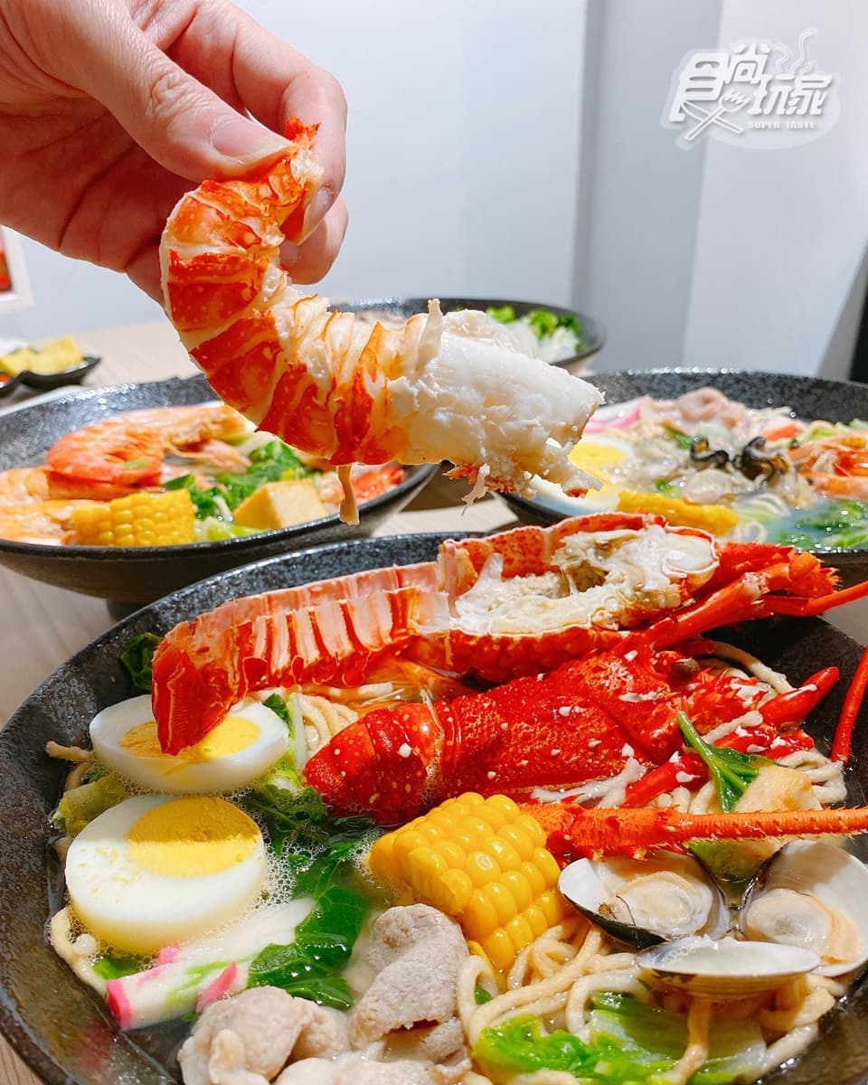 超狂「Buffet等級」鍋燒意麵!整隻龍蝦放進去、生食級牡蠣、超大天使紅蝦 超狂「Buffet等級」鍋燒意麵!整隻龍蝦放進去、生食級牡蠣、超大天使紅蝦