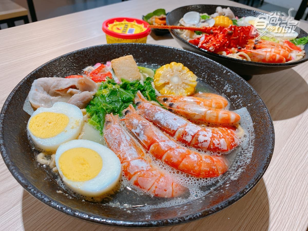 超狂「Buffet等級」鍋燒意麵!整隻龍蝦放進去、生食級牡蠣、超大天使紅蝦 超狂「Buffet等級」鍋燒意麵!整隻龍蝦放進去、生食級牡蠣、超大天使紅蝦