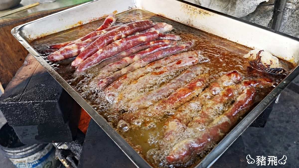 傳奇的23公分「羊腸」香腸,50年老店炭火油煎,在地人一次買10條不誇張 傳奇的23公分「羊腸」香腸,50年老店炭火油煎,在地人一次買10條不誇張