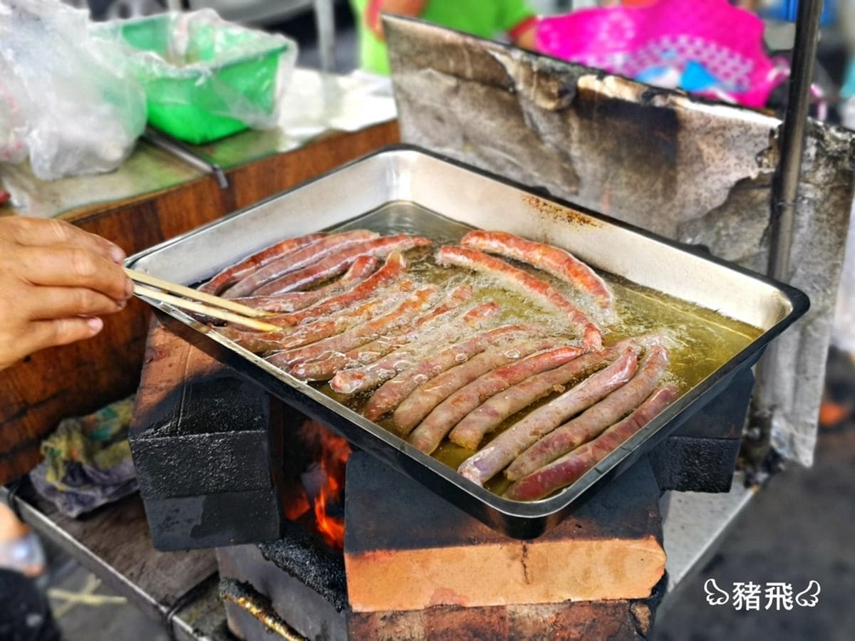 傳奇的23公分「羊腸」香腸,50年老店炭火油煎,在地人一次買10條不誇張 傳奇的23公分「羊腸」香腸,50年老店炭火油煎,在地人一次買10條不誇張