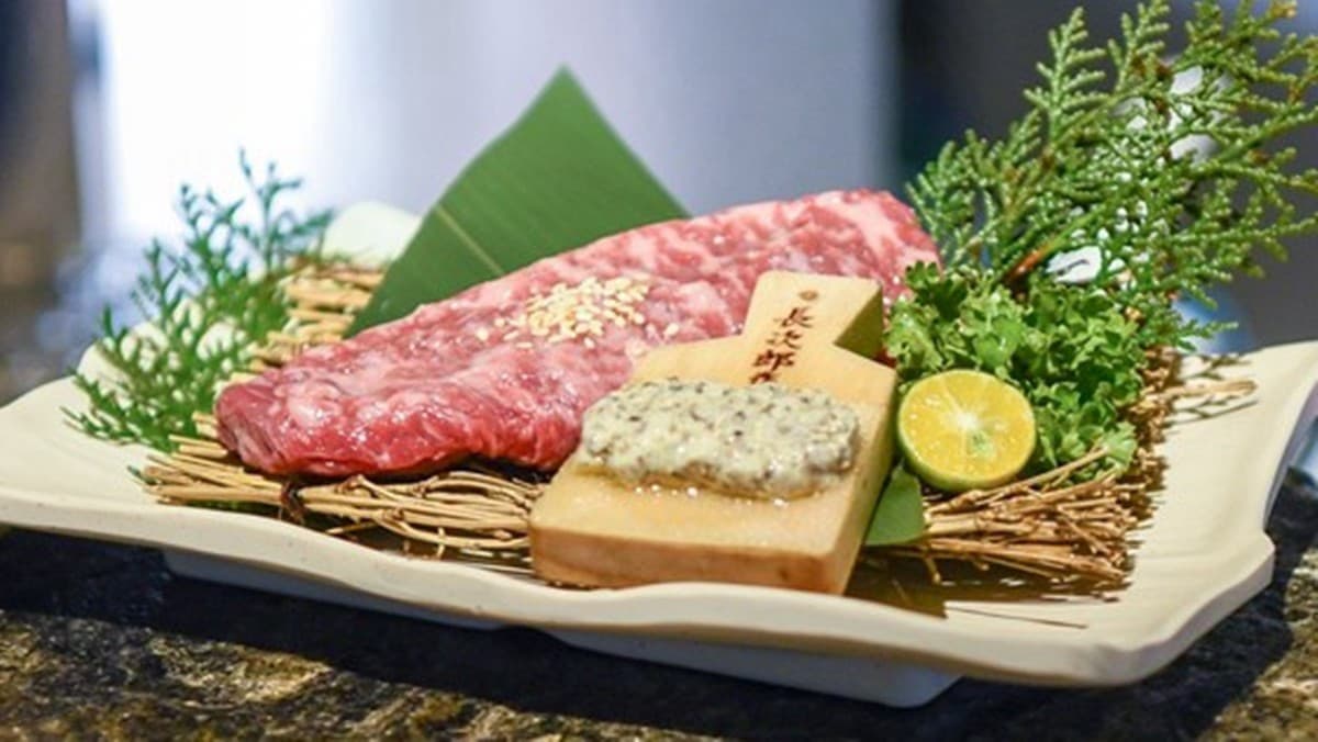 【食尚首播】網美燒肉店「張口吃免動手」,神龍一本牛、干貝漢堡特色食材超有哏 【食尚首播】網美燒肉店「張口吃免動手」,神龍一本牛、干貝漢堡特色食材超有哏