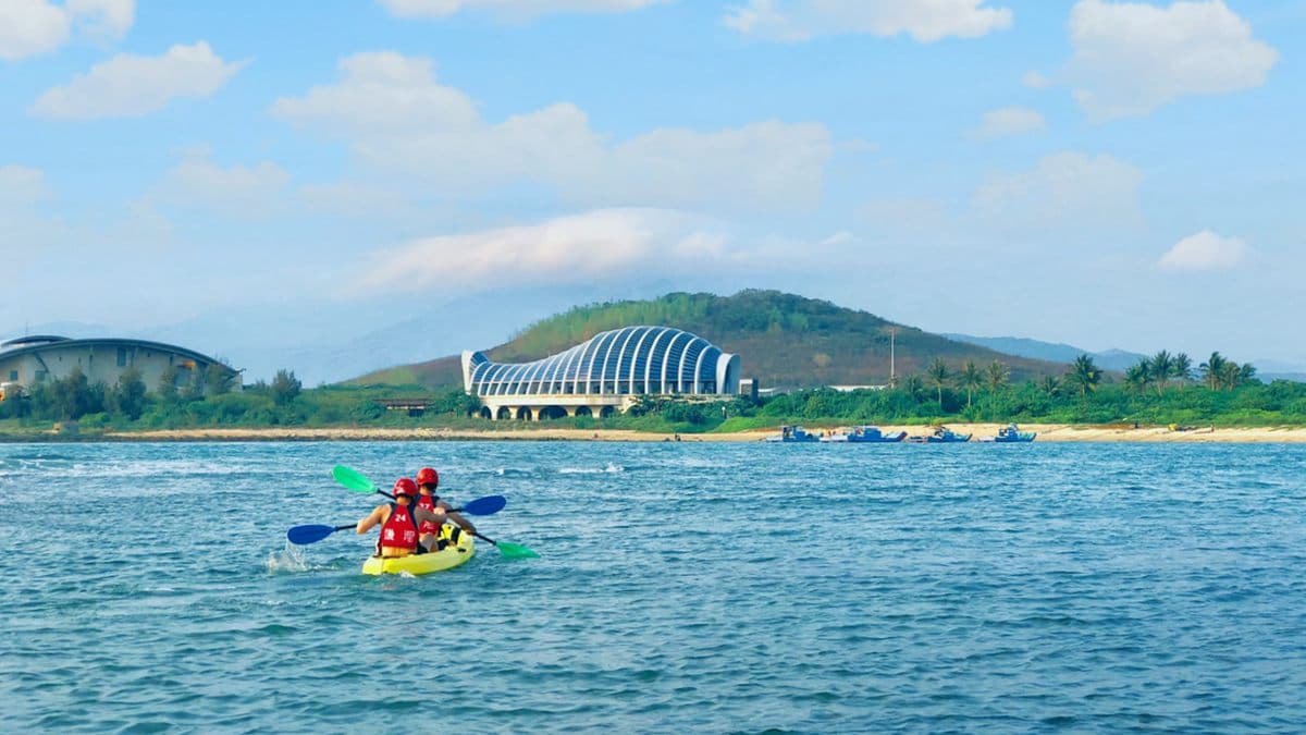 夏至限定!到後灣祕境划獨木舟,海上賞國家公園美景還可看日食
