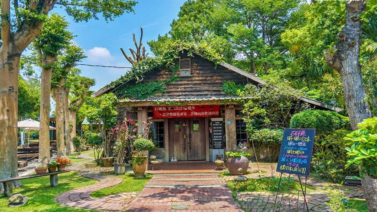 坐在鐵軌上用餐!日式老屋變庭園咖啡廳,露天鐵道座、雙心草地超好拍 坐在鐵軌上用餐!日式老屋變庭園咖啡廳,露天鐵道座、雙心草地超好拍