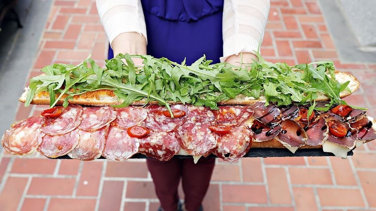 台南超浮誇隱藏版帕尼尼「我有46公分」!3種肉塞好塞滿,挑戰肉食族胃袋