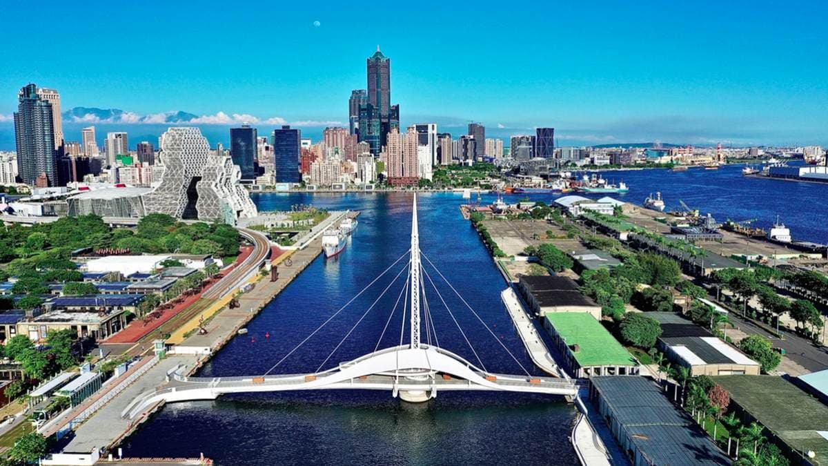 會旋轉的「大港橋」今天開放!高雄打卡新點,來拍亞洲最長跨港旋轉橋