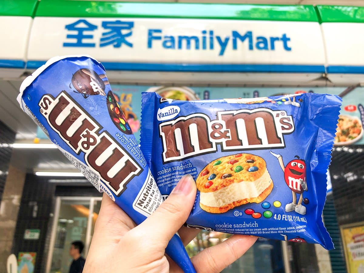 買起來!全家便利商店獨家賣「哆啦A夢玩具糖果」,加吃M&M巧克力風味冰 買起來!全家便利商店獨家賣「哆啦A夢玩具糖果」,加吃M&M巧克力風味冰