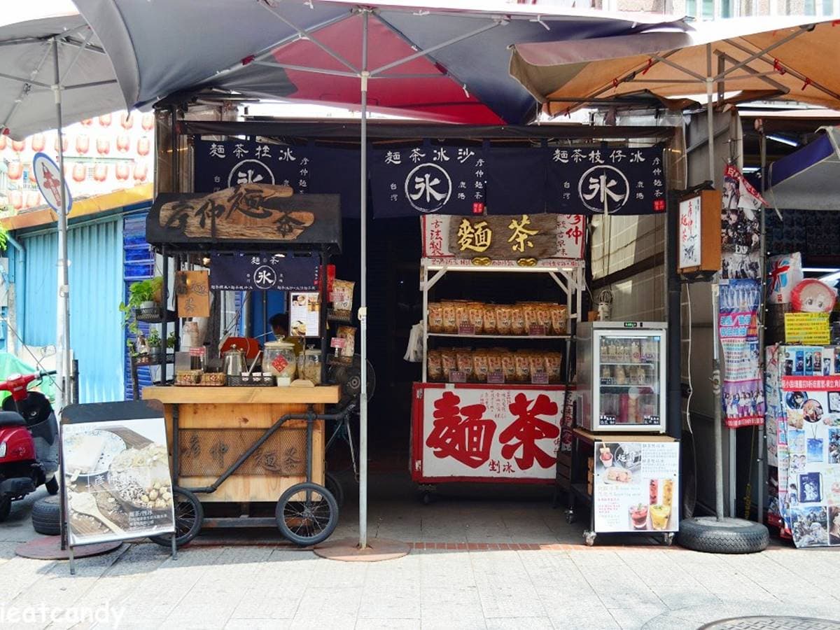 超有哏手拿美食!鹿港天后宮周邊這3家:彩色米果麵茶冰、20種口味雞蛋糕 超有哏手拿美食!鹿港天后宮周邊這3家:彩色米果麵茶冰、20種口味雞蛋糕