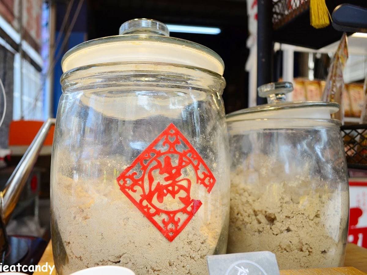 超有哏手拿美食!鹿港天后宮周邊這3家:彩色米果麵茶冰、20種口味雞蛋糕 超有哏手拿美食!鹿港天后宮周邊這3家:彩色米果麵茶冰、20種口味雞蛋糕