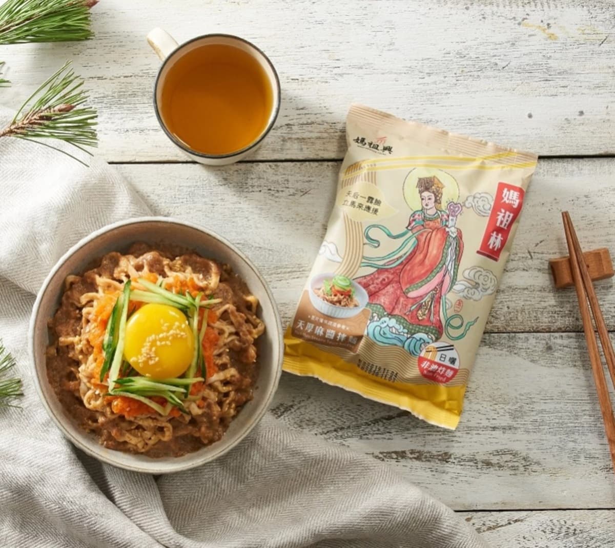 有吃有保庇!大稻埕快閃店推「媽祖拌麵套餐+月老姻緣茶」,七夕求桃花快來 有吃有保庇!大稻埕快閃店推「媽祖拌麵套餐+月老姻緣茶」,七夕求桃花快來