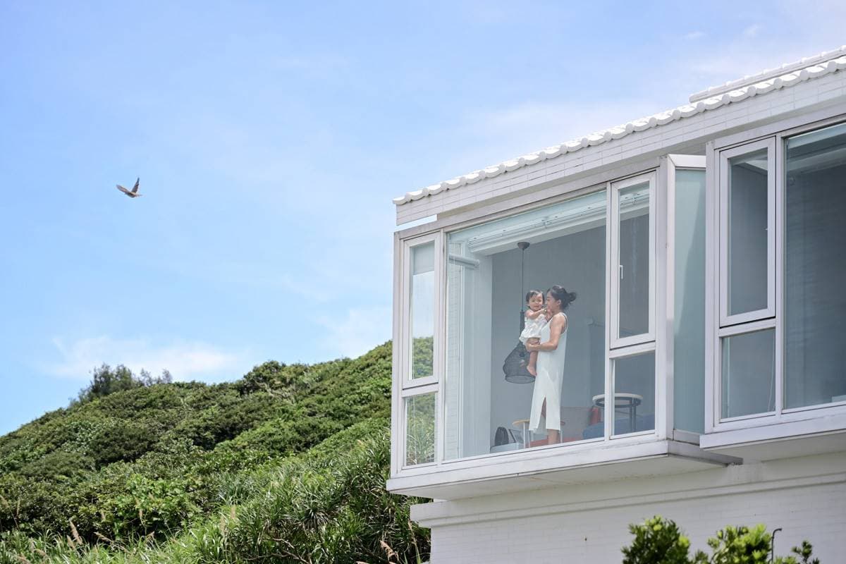 宛如置身地中海!金山純白民宿享180度遼闊海景,智慧系統輕鬆入住超隱密 宛如置身地中海!金山純白民宿享180度遼闊海景,智慧系統輕鬆入住超隱密