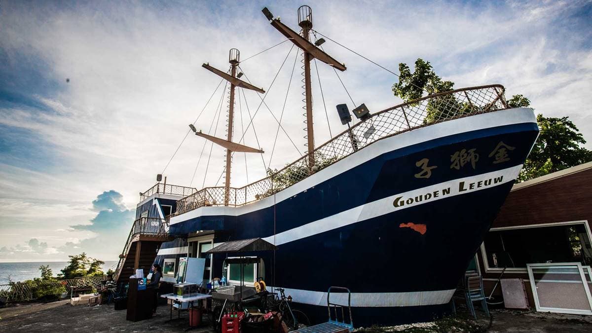 小琉球聚餐首選!IG熱搜「景觀餐廳」坐擁海景第一排,現撈鮮蚵、沙茶蝦下酒必點 小琉球聚餐首選!IG熱搜「景觀餐廳」坐擁海景第一排,現撈鮮蚵、沙茶蝦下酒必點
