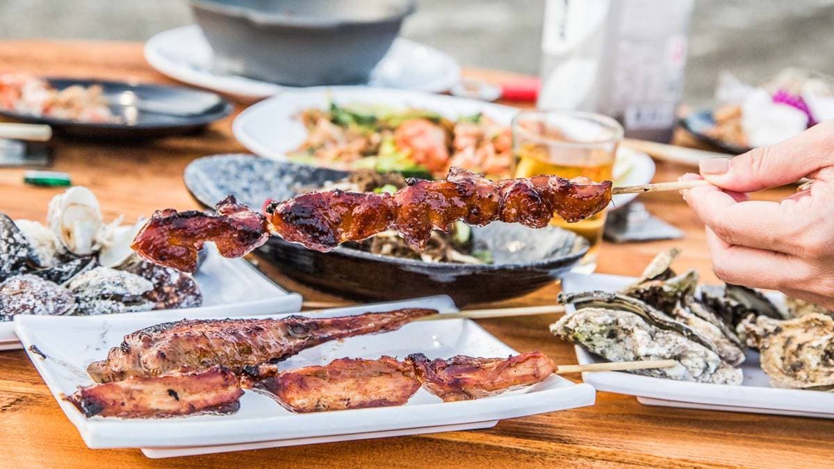 小琉球聚餐首選!IG熱搜「景觀餐廳」坐擁海景第一排,現撈鮮蚵、沙茶蝦下酒必點 小琉球聚餐首選!IG熱搜「景觀餐廳」坐擁海景第一排,現撈鮮蚵、沙茶蝦下酒必點