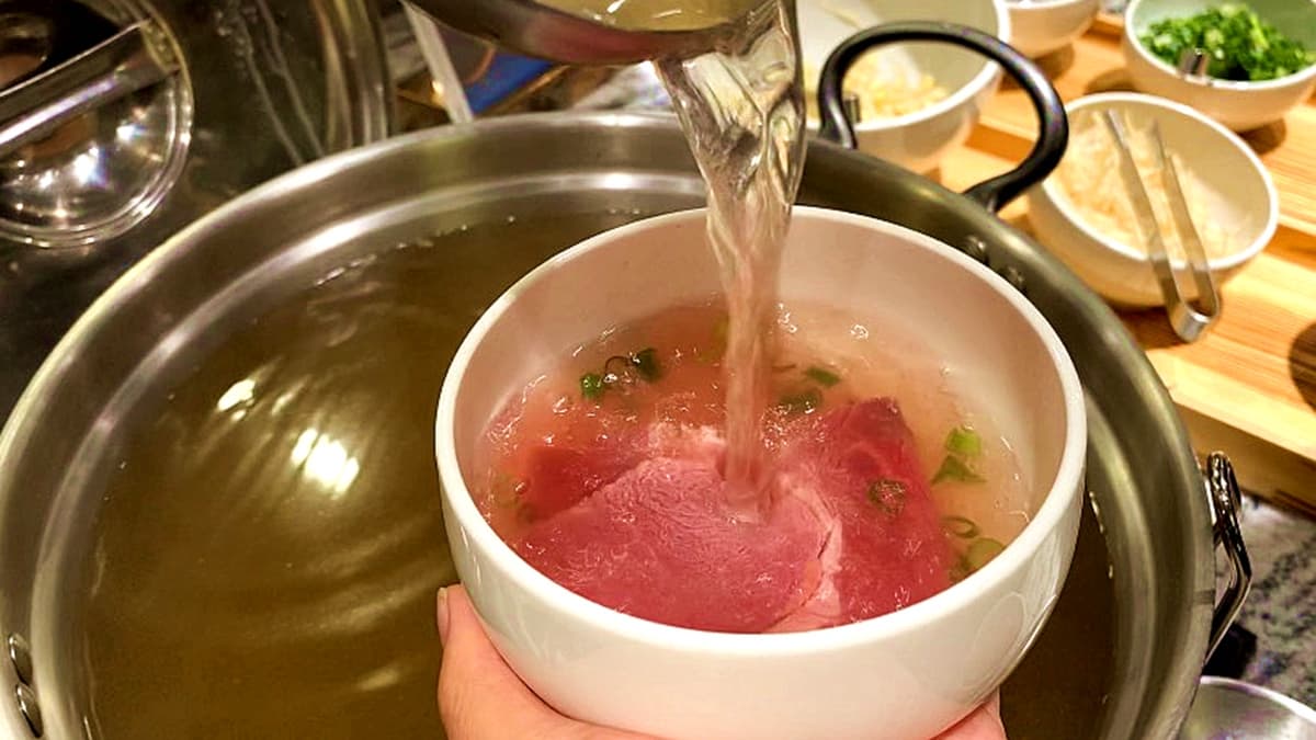 現烤牡蠣、現燙牛肉湯,還有邪惡巧克力噴泉!吃到飽控最愛自助百匯,菜色升級不加價 現烤牡蠣、現燙牛肉湯,還有邪惡巧克力噴泉!吃到飽控最愛自助百匯,菜色升級不加價