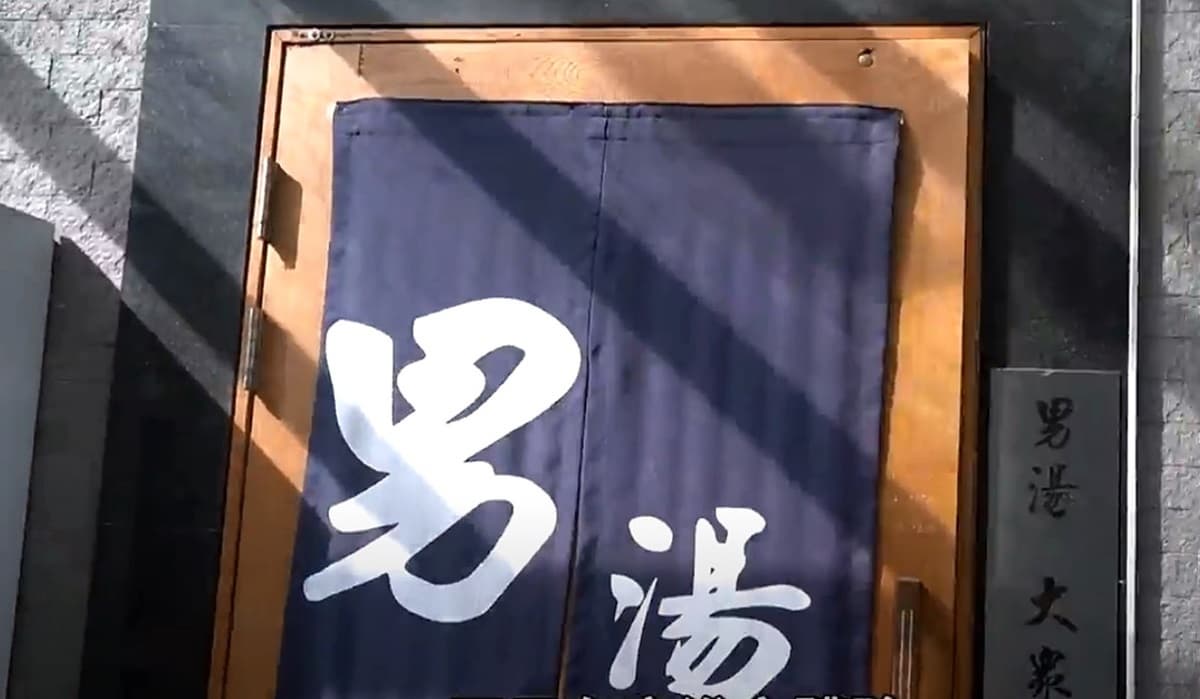 「整池化妝水」這裡泡!台中最大溫泉房「比超商還大」,露天風呂能看大螢幕電影 「整池化妝水」這裡泡!台中最大溫泉房「比超商還大」,露天風呂能看大螢幕電影