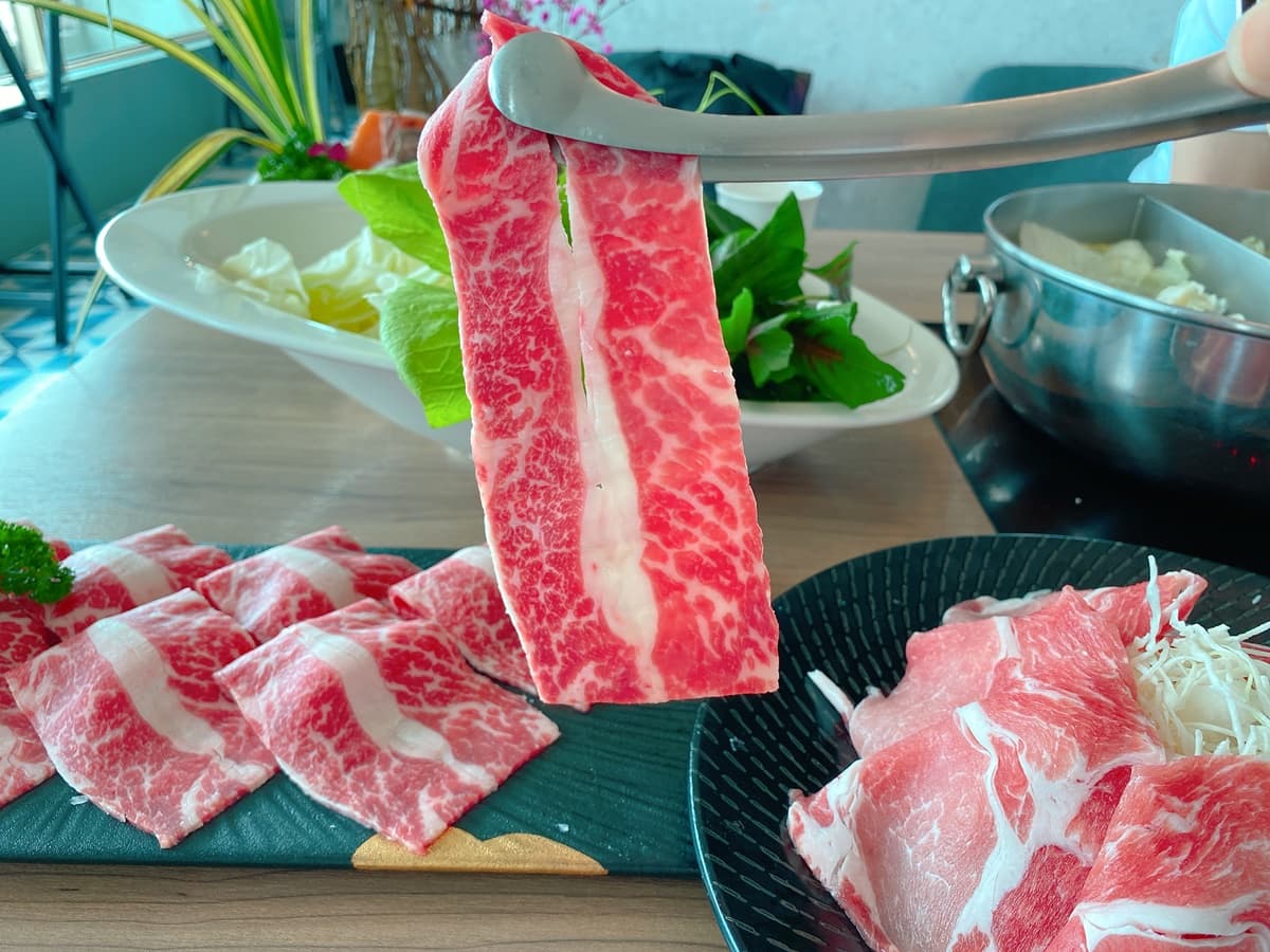 南台灣「最高火鍋店」!耍廢爽吃「慶煙龍蝦」有人剝,還有整桌港點每人375元 南台灣「最高火鍋店」!耍廢爽吃「慶煙龍蝦」有人剝,還有整桌港點每人375元