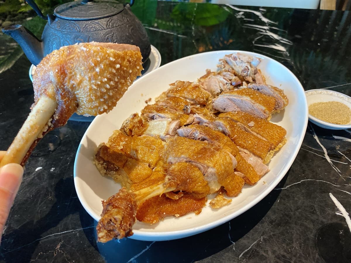 南台灣「最高火鍋店」!耍廢爽吃「慶煙龍蝦」有人剝,還有整桌港點每人375元 南台灣「最高火鍋店」!耍廢爽吃「慶煙龍蝦」有人剝,還有整桌港點每人375元