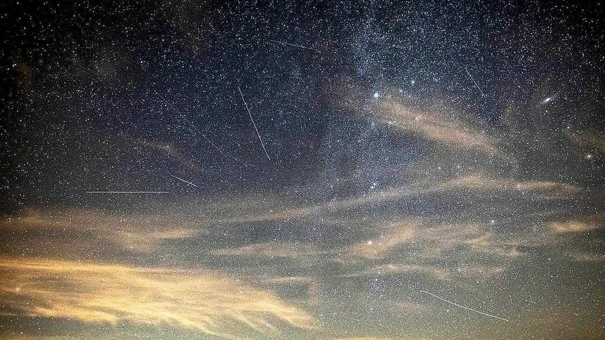 不必熬夜也能看到流星雨!每小時100顆可許願,年度三大「英仙座流星雨」登場