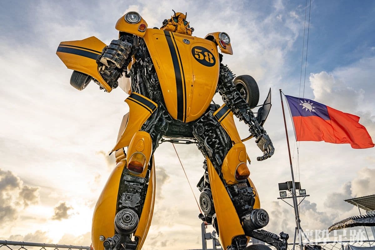 鋼鐵機器人和德陽艦並肩作戰!軍事迷嗨翻台南安平,還有鯊魚戰機可看 鋼鐵機器人和德陽艦並肩作戰!軍事迷嗨翻台南安平,還有鯊魚戰機可看