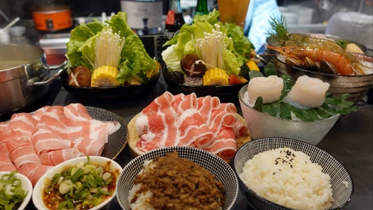不用再排美食街!青埔3間必吃火鍋:獨門酸菜湯、肉肉聯合國、港口直送海鮮 不用再排美食街!青埔3間必吃火鍋:獨門酸菜湯、肉肉聯合國、港口直送海鮮