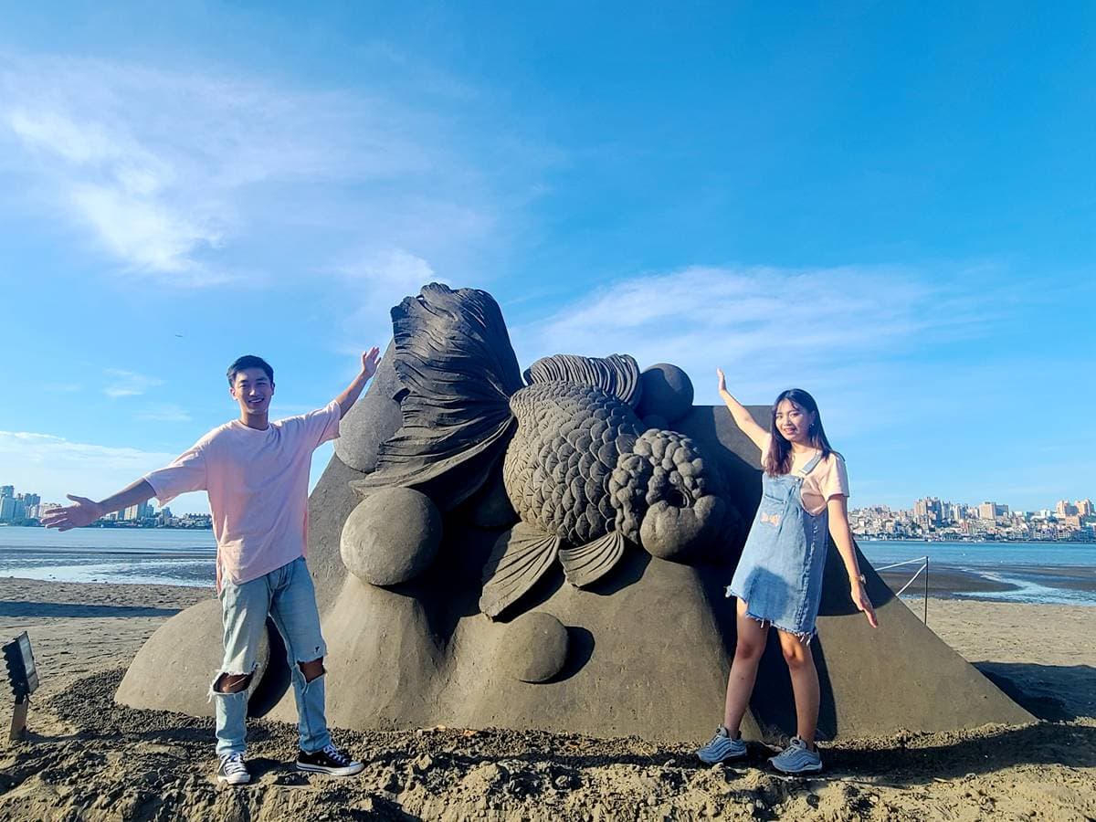 網美集合了!八里光雕噴泉太夢幻,情侶指定必拍「玫瑰戒指環」、浪漫沙雕 網美集合了!八里光雕噴泉太夢幻,情侶指定必拍「玫瑰戒指環」、浪漫沙雕