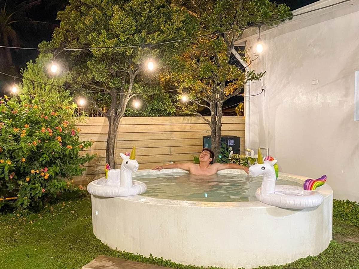不出國也超Chill!墾丁純白系民宿泡露天SPA,還能體驗窯烤披薩DIY 不出國也超Chill!墾丁純白系民宿泡露天SPA,還能體驗窯烤披薩DIY