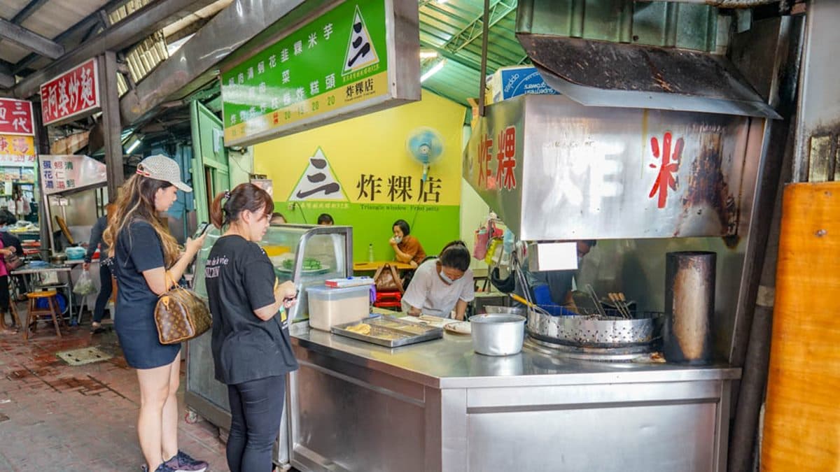 飄香80年!彰化市場炸粿吃得到滿滿蚵仔,祖傳祕方醃料肉餡超唰嘴 飄香80年!彰化市場炸粿吃得到滿滿蚵仔,祖傳祕方醃料肉餡超唰嘴
