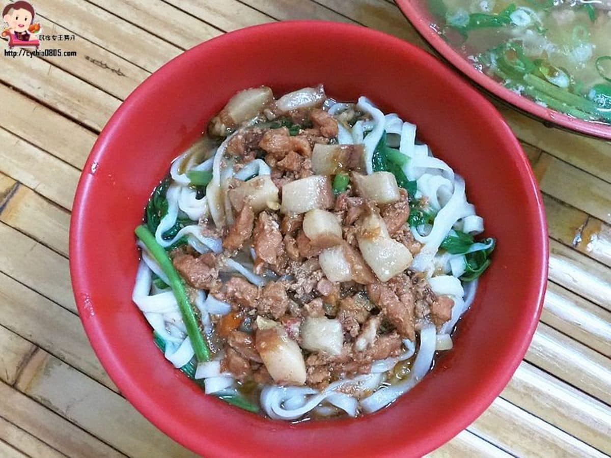 隱藏版好料!青埔「海陸雙飽飯」只要150元,有滿滿燒肉、蚵仔酥 隱藏版好料!青埔「海陸雙飽飯」只要150元,有滿滿燒肉、蚵仔酥