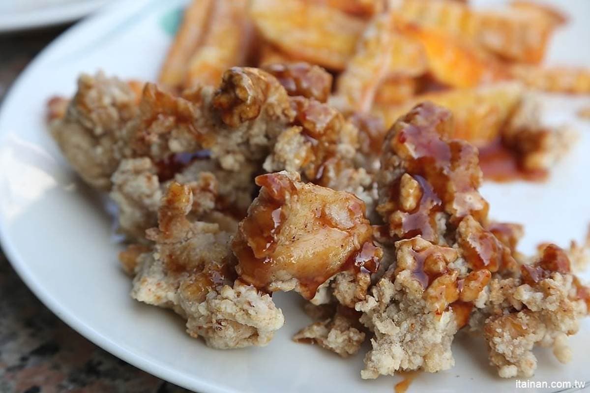 金門老饕認證!特製醬汁「炭烤雞排」超唰嘴,Q脆地瓜薯條也必點 金門老饕認證!特製醬汁「炭烤雞排」超唰嘴,Q脆地瓜薯條也必點