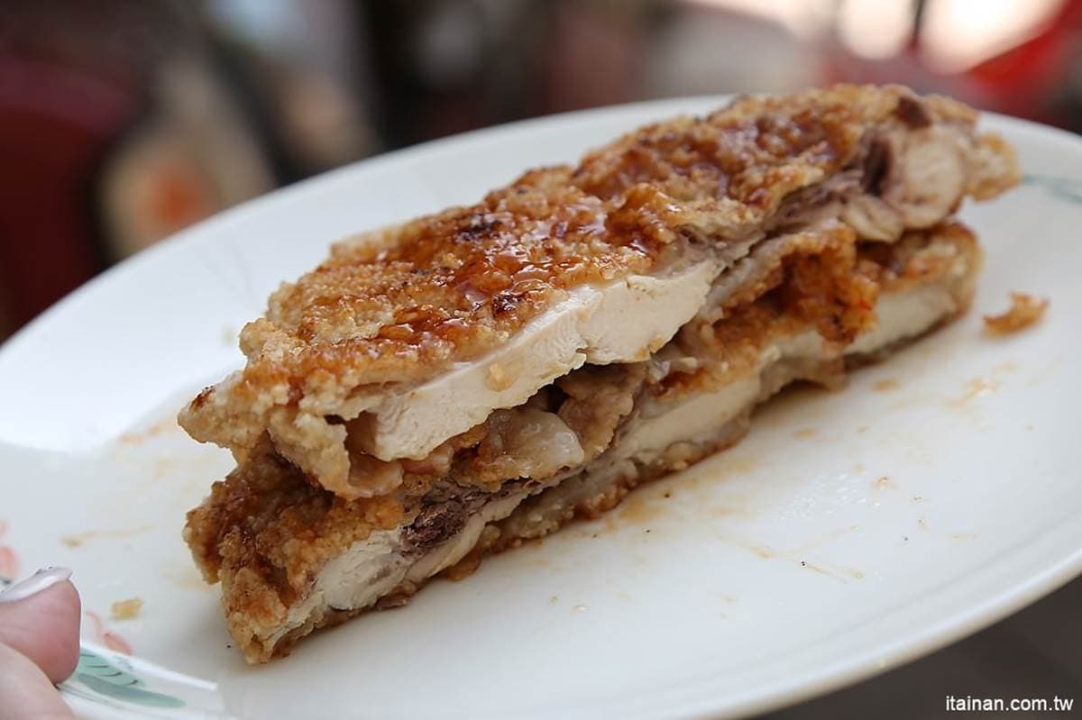 金門老饕認證!特製醬汁「炭烤雞排」超唰嘴,Q脆地瓜薯條也必點 金門老饕認證!特製醬汁「炭烤雞排」超唰嘴,Q脆地瓜薯條也必點