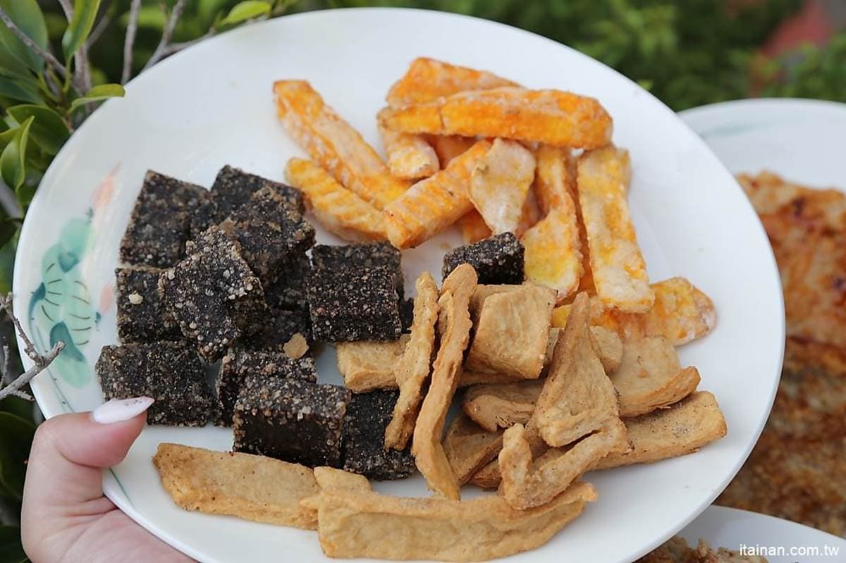 金門老饕認證!特製醬汁「炭烤雞排」超唰嘴,Q脆地瓜薯條也必點 金門老饕認證!特製醬汁「炭烤雞排」超唰嘴,Q脆地瓜薯條也必點