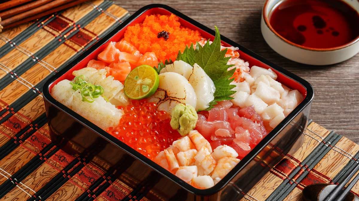 北車美食新開店!7種海鮮「雙層珠寶盒」9/24前「買一送一」,打卡就送雞肉唐揚