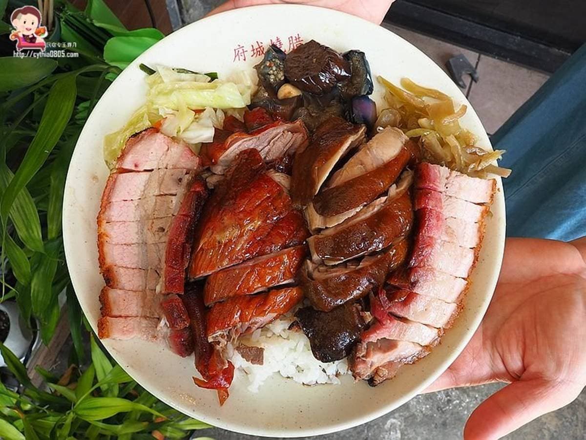 肉控必收!桃園超浮誇限量燒臘飯1份有8種主菜,脆皮燒肉、炭香雙腿讓你吃到怕 肉控必收!桃園超浮誇限量燒臘飯1份有8種主菜,脆皮燒肉、炭香雙腿讓你吃到怕