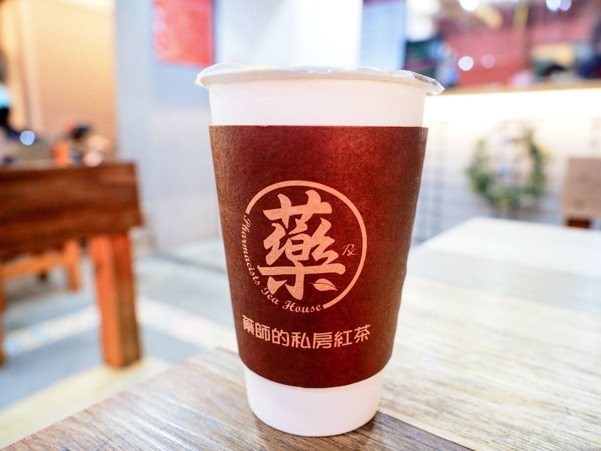 想喝紅茶先掛號!台南手搖店「藥袋」標語超有哏,必點老樹麥香 想喝紅茶先掛號!台南手搖店「藥袋」標語超有哏,必點老樹麥香