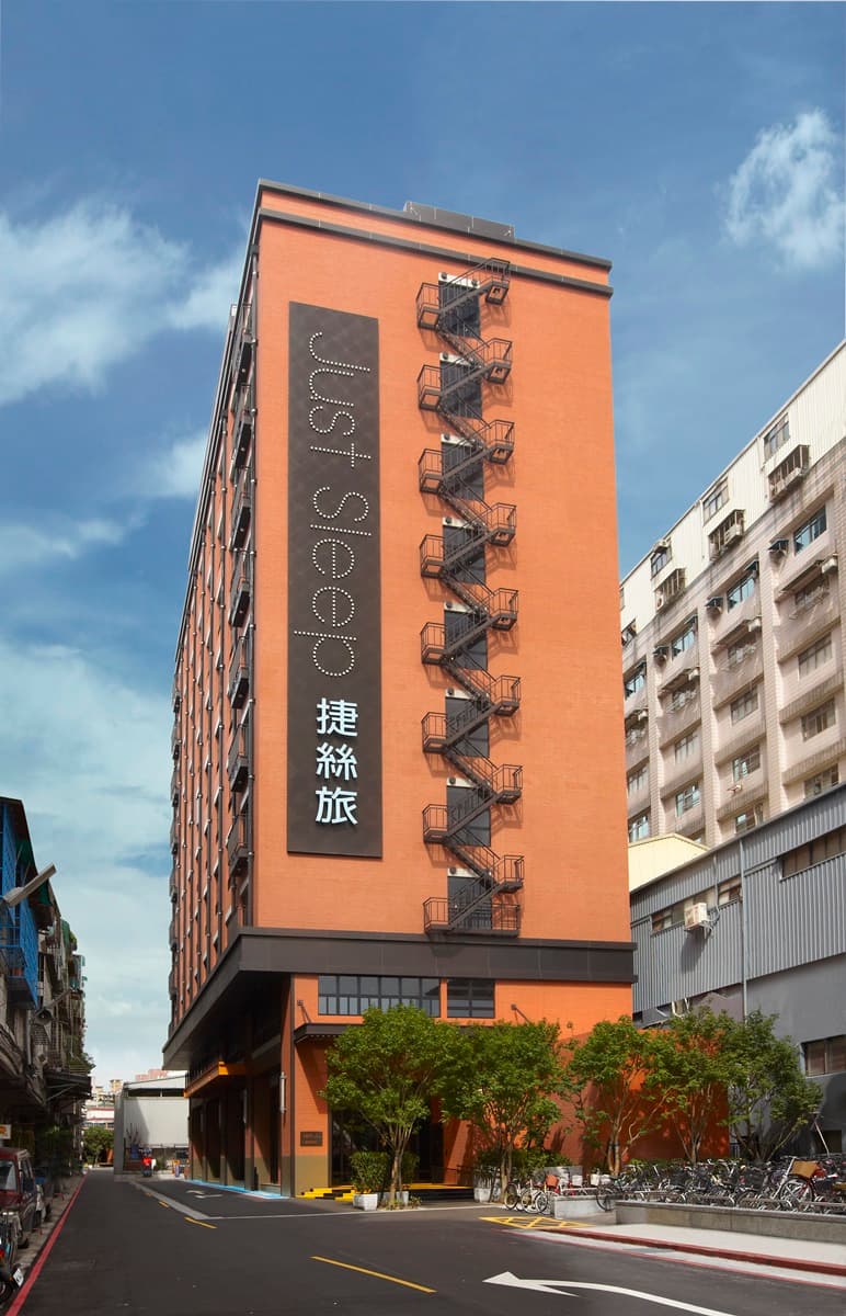 2飯店耍廢好康!房內爽吃「滷味拼盤+一手啤酒」只要300元、冠軍牛肉麵免費拿 2飯店耍廢好康!房內爽吃「滷味拼盤+一手啤酒」只要300元、冠軍牛肉麵免費拿