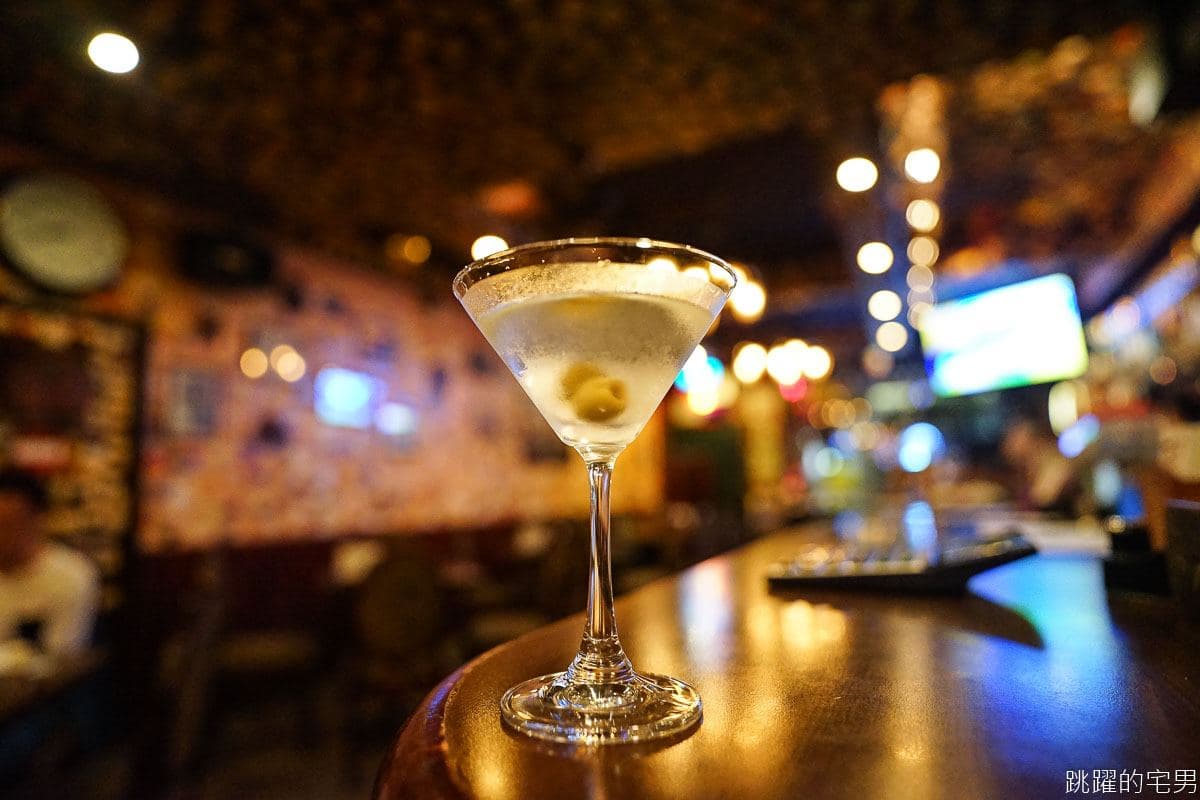 夜貓族必衝!台北43年酒吧炸雞帶野格酒草藥香,招牌炒蛤蜊湯汁還有隱藏吃法 夜貓族必衝!台北43年酒吧炸雞帶野格酒草藥香,招牌炒蛤蜊湯汁還有隱藏吃法