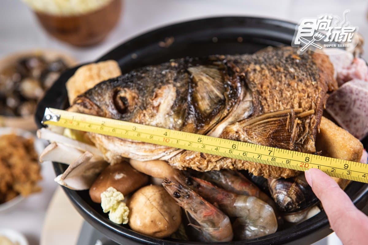 超澎派「砂鍋魚頭火鍋」!20公分巨型大頭鏈、10多種配料,只要588元就能吃 超澎派「砂鍋魚頭火鍋」!20公分巨型大頭鏈、10多種配料,只要588元就能吃