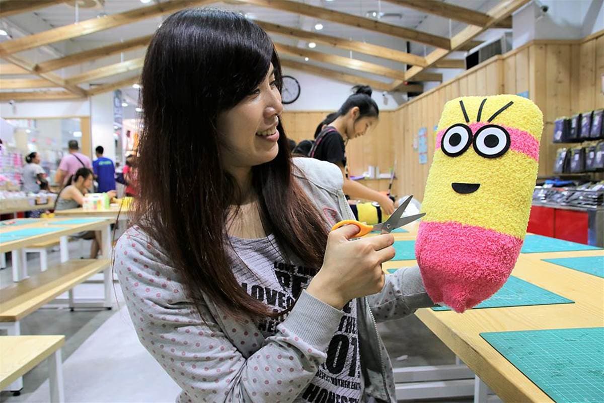 連假遛小孩首選!全台15家觀光工廠親子DIY玩到翻:渲染手帕、水晶積木人偶 連假遛小孩首選!全台15家觀光工廠親子DIY玩到翻:渲染手帕、水晶積木人偶