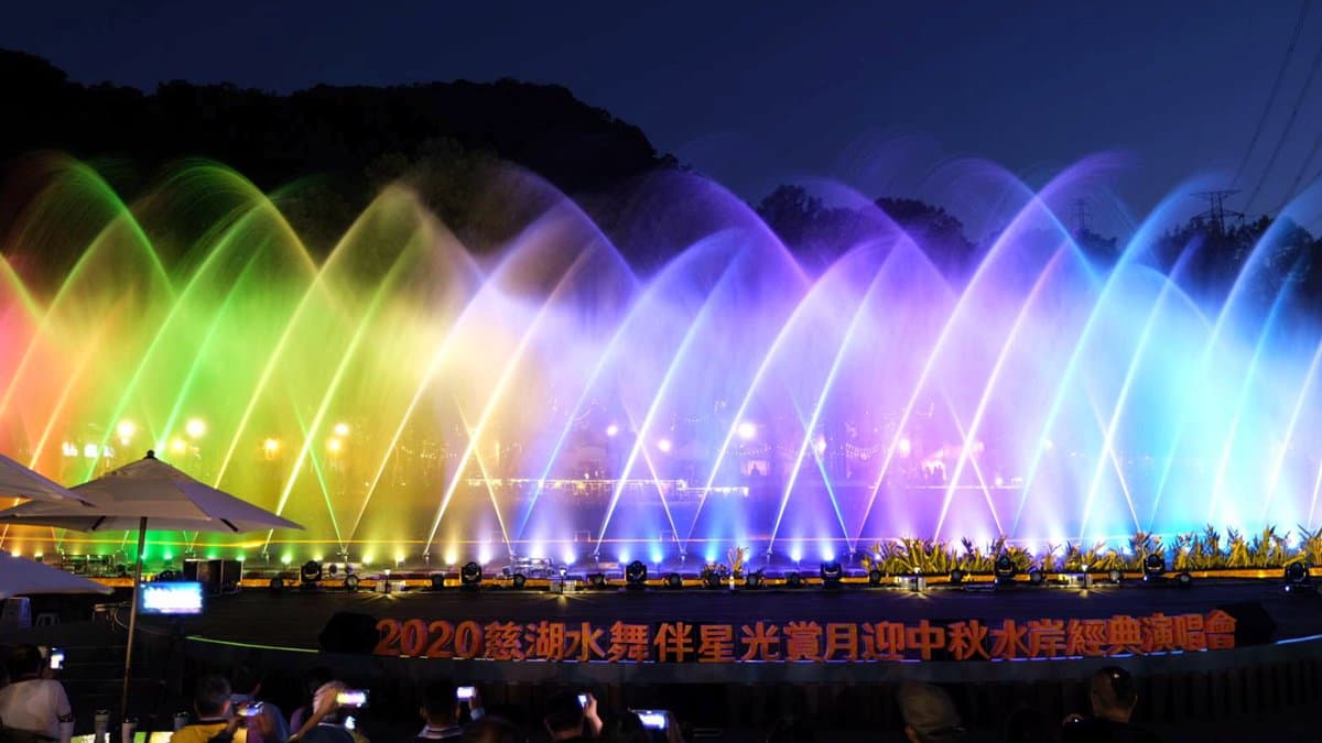 慈湖夢幻七彩水舞秀登場,天天看得到!桃園大溪新亮點,後慈湖祕境步道也開放