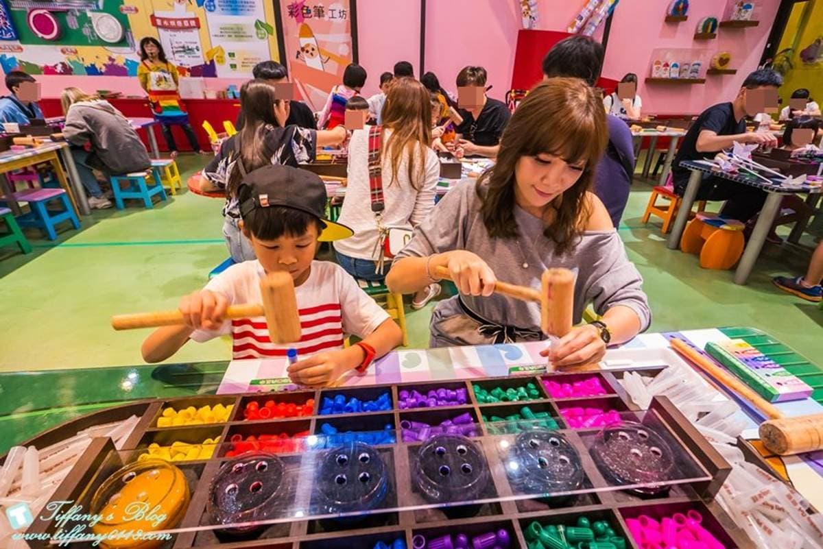 連假遛小孩首選!全台15家觀光工廠親子DIY玩到翻:渲染手帕、水晶積木人偶 連假遛小孩首選!全台15家觀光工廠親子DIY玩到翻:渲染手帕、水晶積木人偶