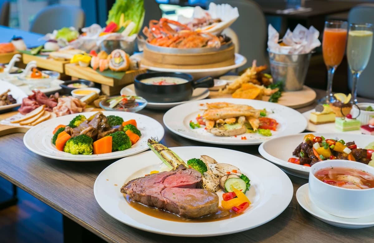 每人最低722元吃到飽!飯店Buffet滿4人「1人免費」,鍋物、熱帶料理都有 每人最低722元吃到飽!飯店Buffet滿4人「1人免費」,鍋物、熱帶料理都有